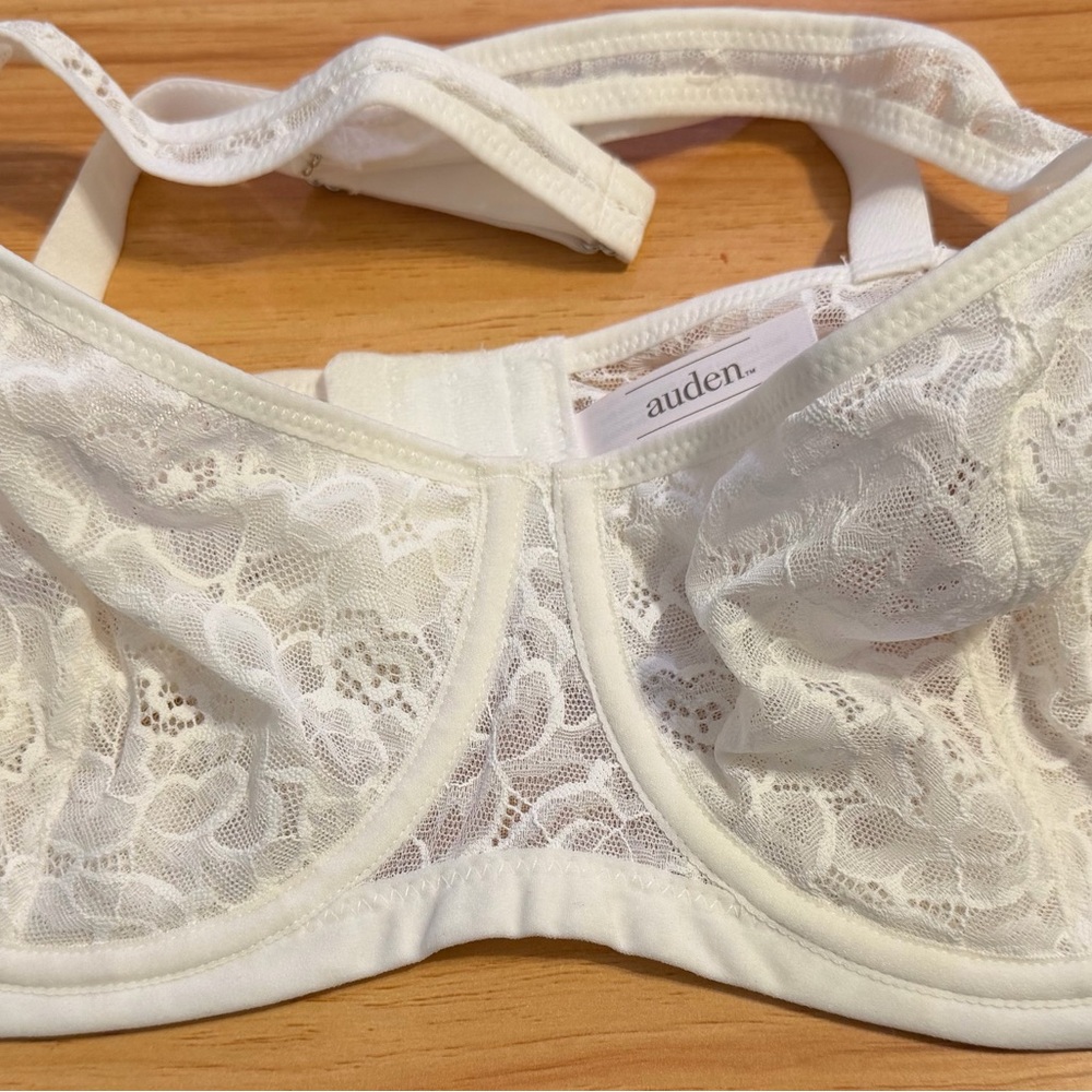 Auden brand white scoop bra 40 D Soft Lace Unlined
